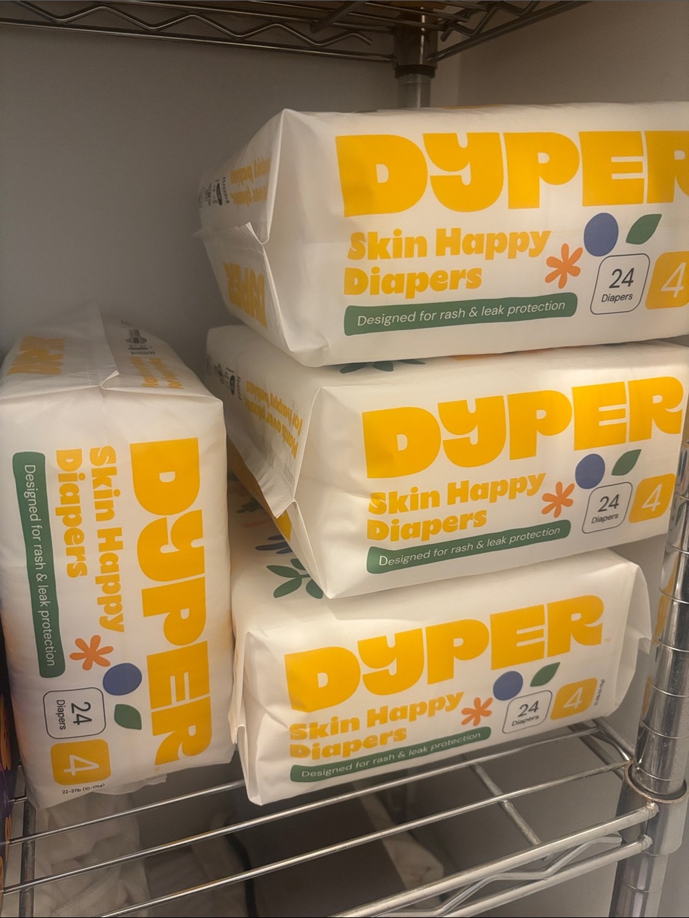 Dyper Skin Happy Diapers - Yellow & White Packaging, Size 4